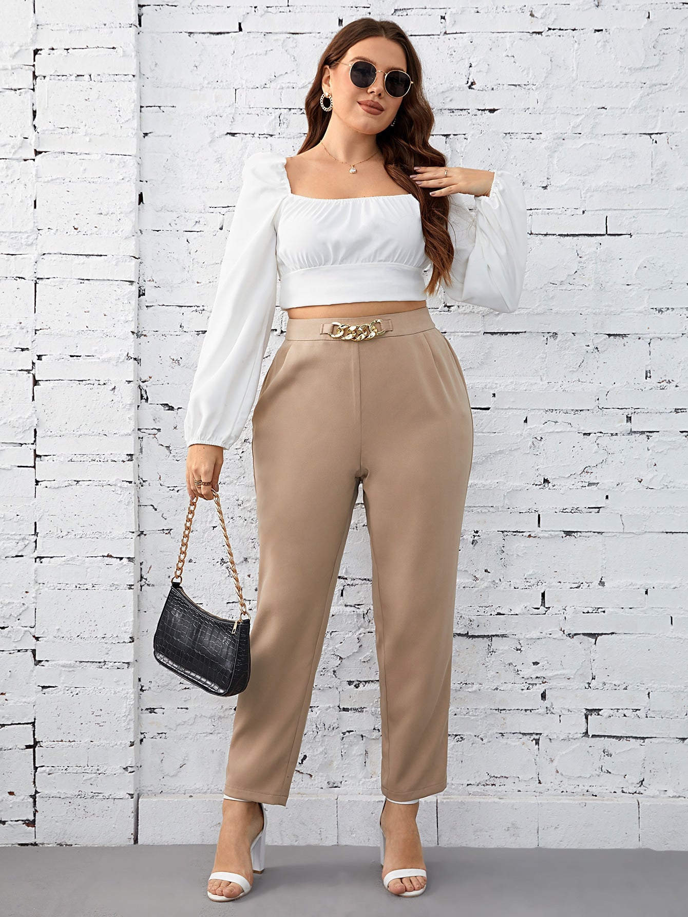 Calça Minimalista Adornada