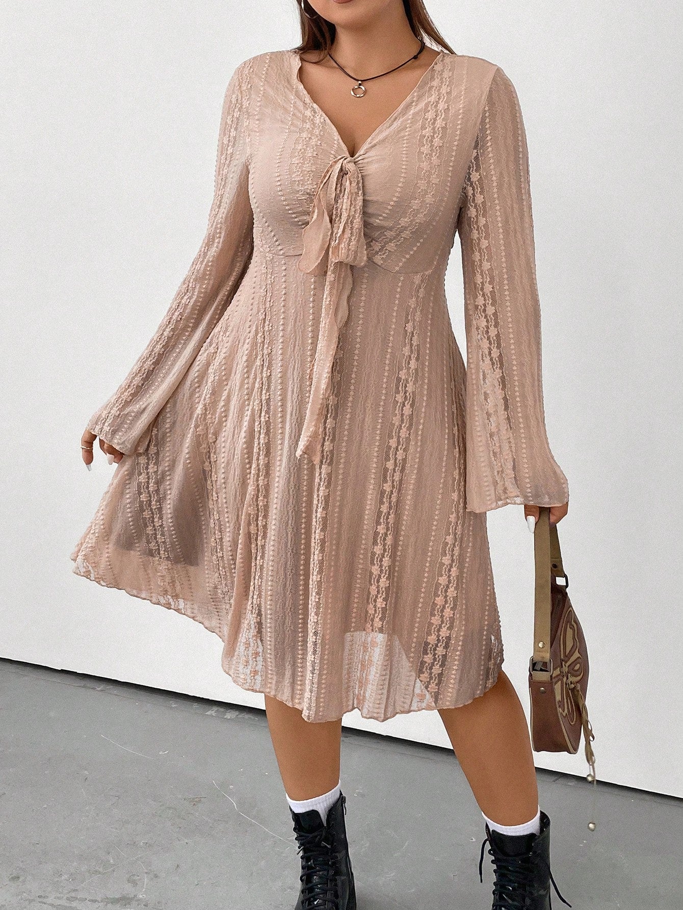 Vestido Retrô Com Nó Manga Flare