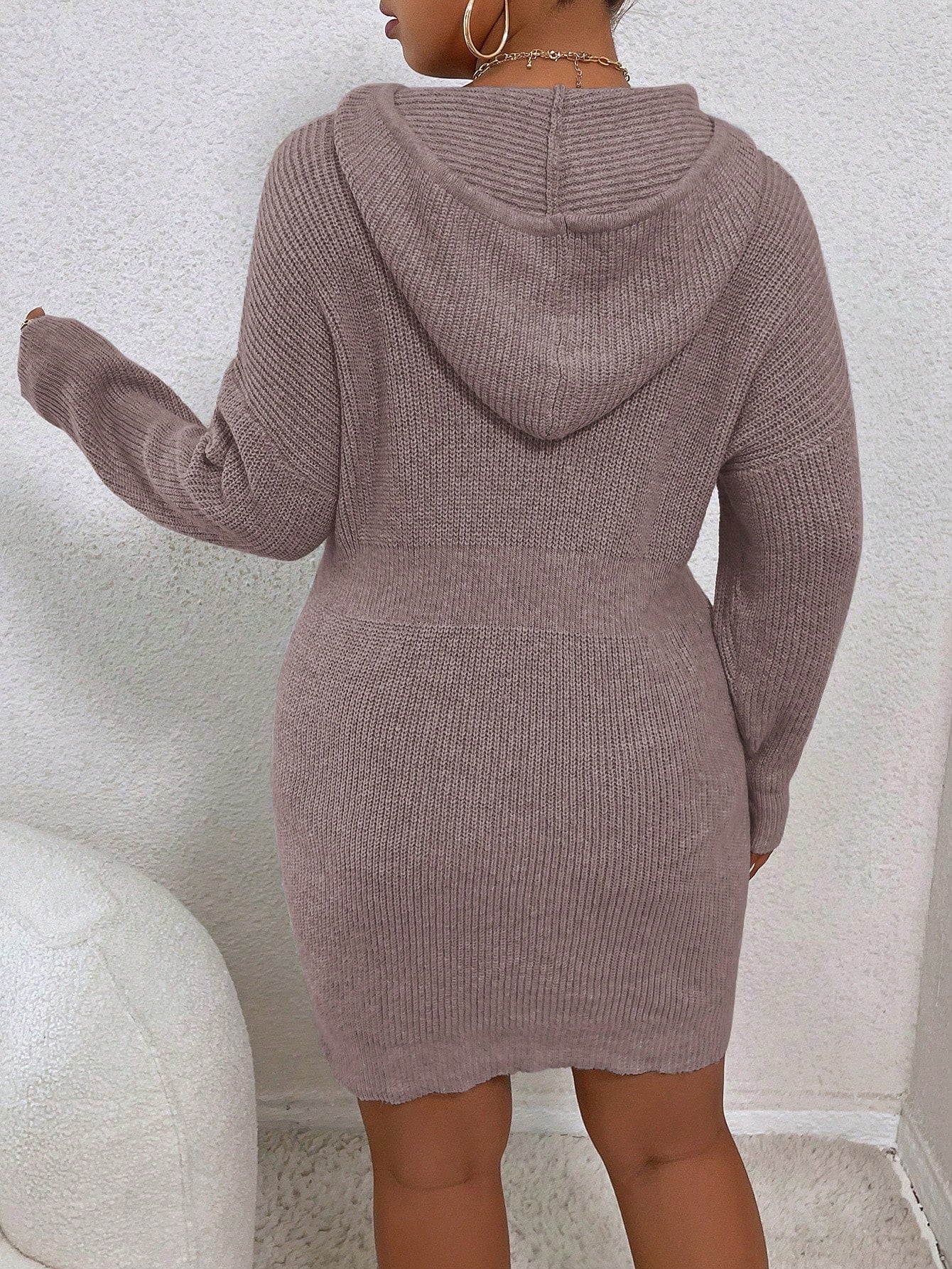 Vestido com Cordão e Capuz