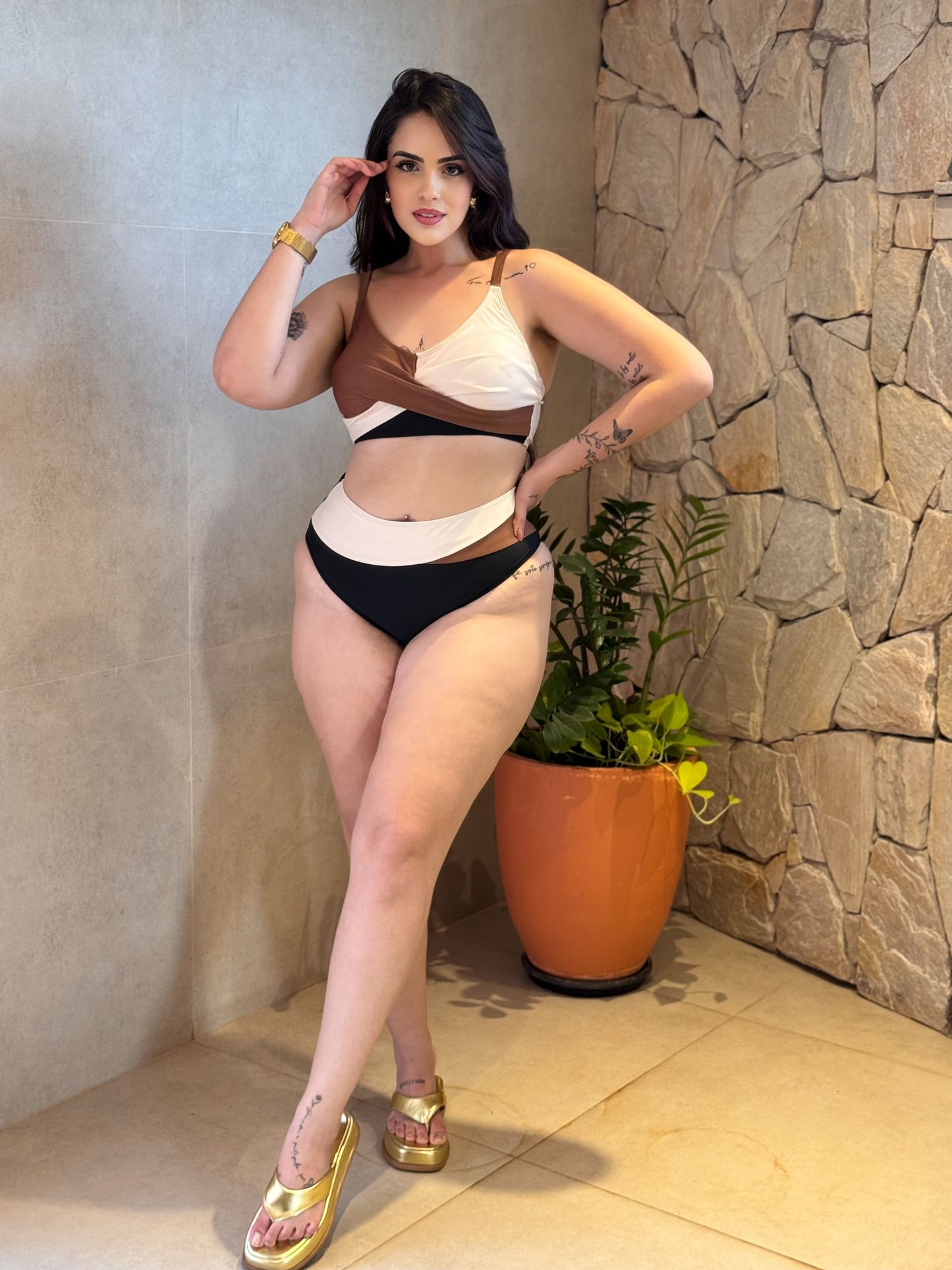Biquíni Maya Busto Cruzado com HotPant