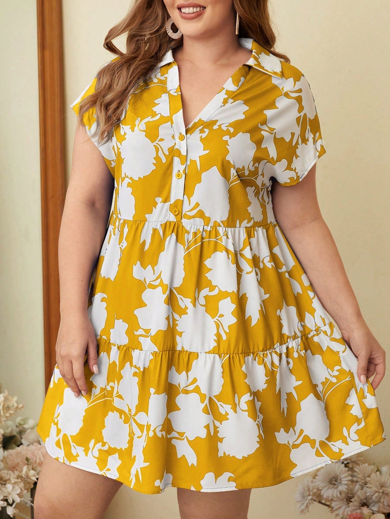 Vestido Estilo Bata Floral e Bainha com Babado