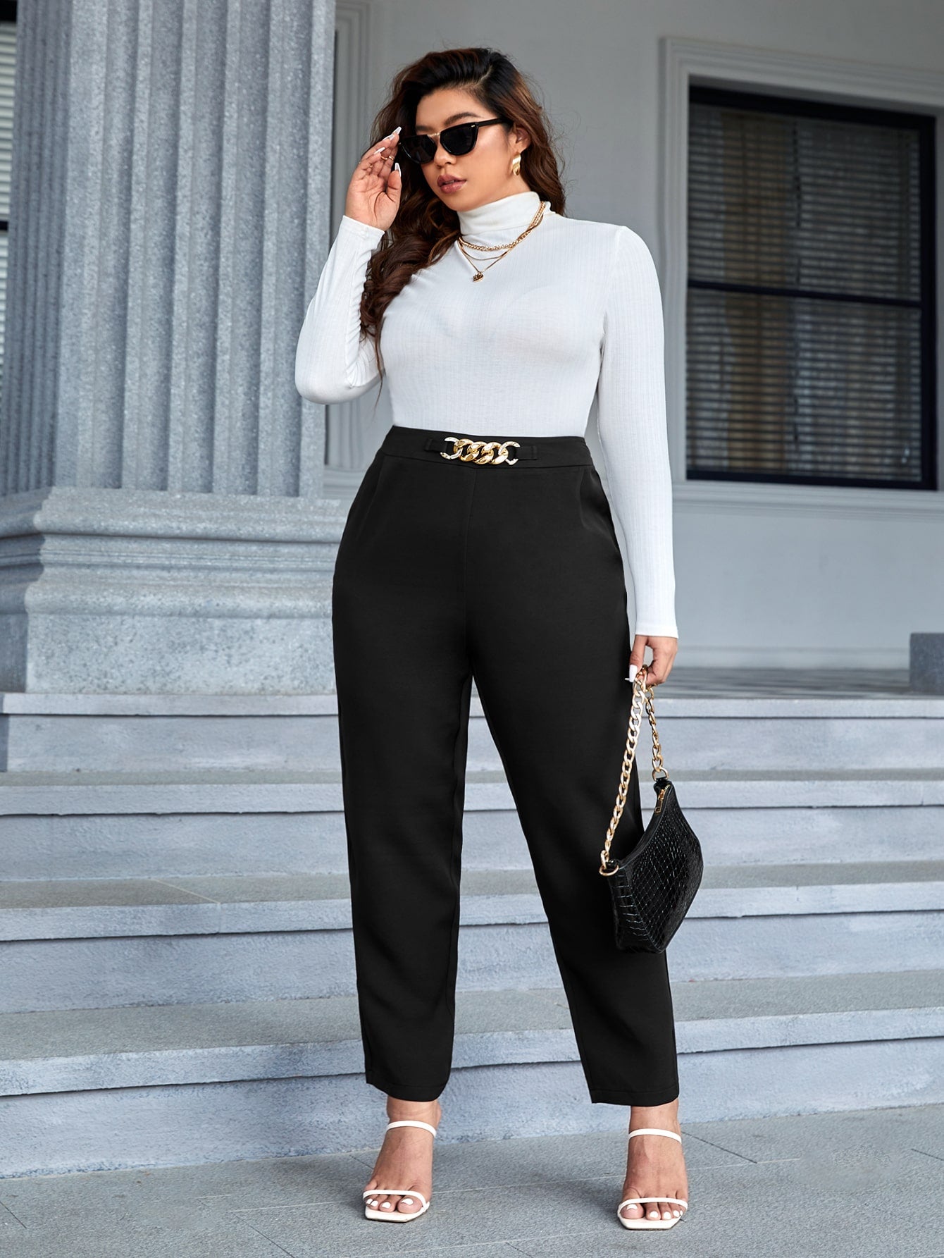 Calça Minimalista Adornada