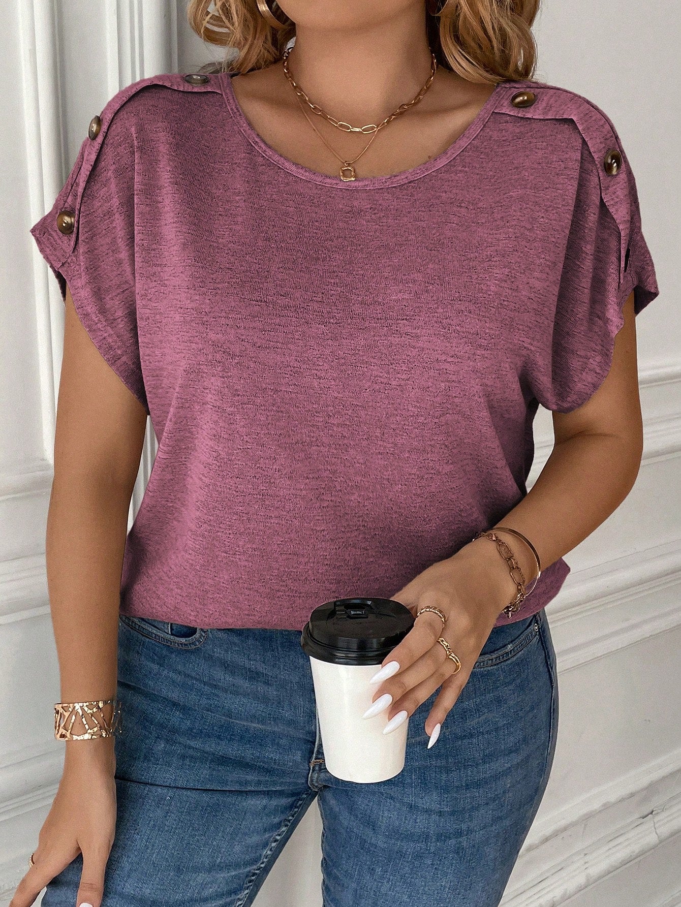 Blusa Básica Com Botões Na Manga