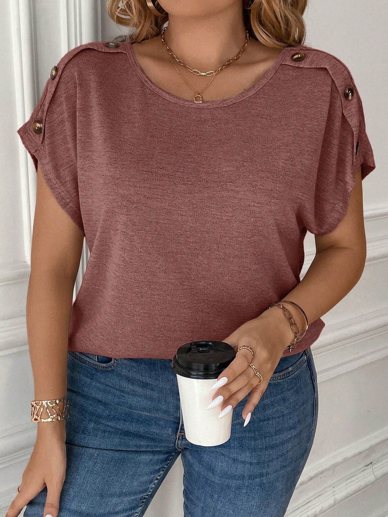 Blusa Básica Com Botões Na Manga