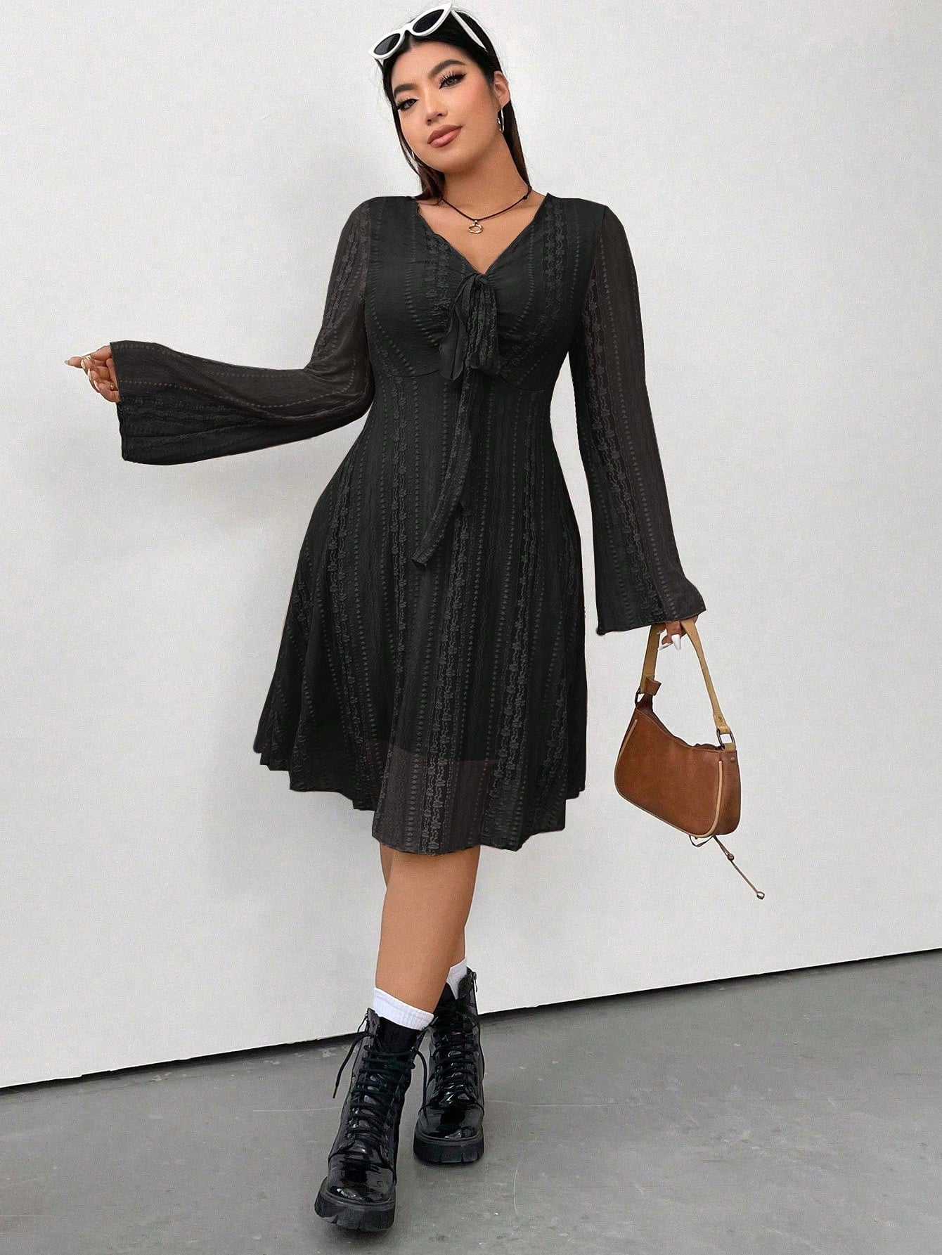 Vestido Retrô Com Nó Manga Flare