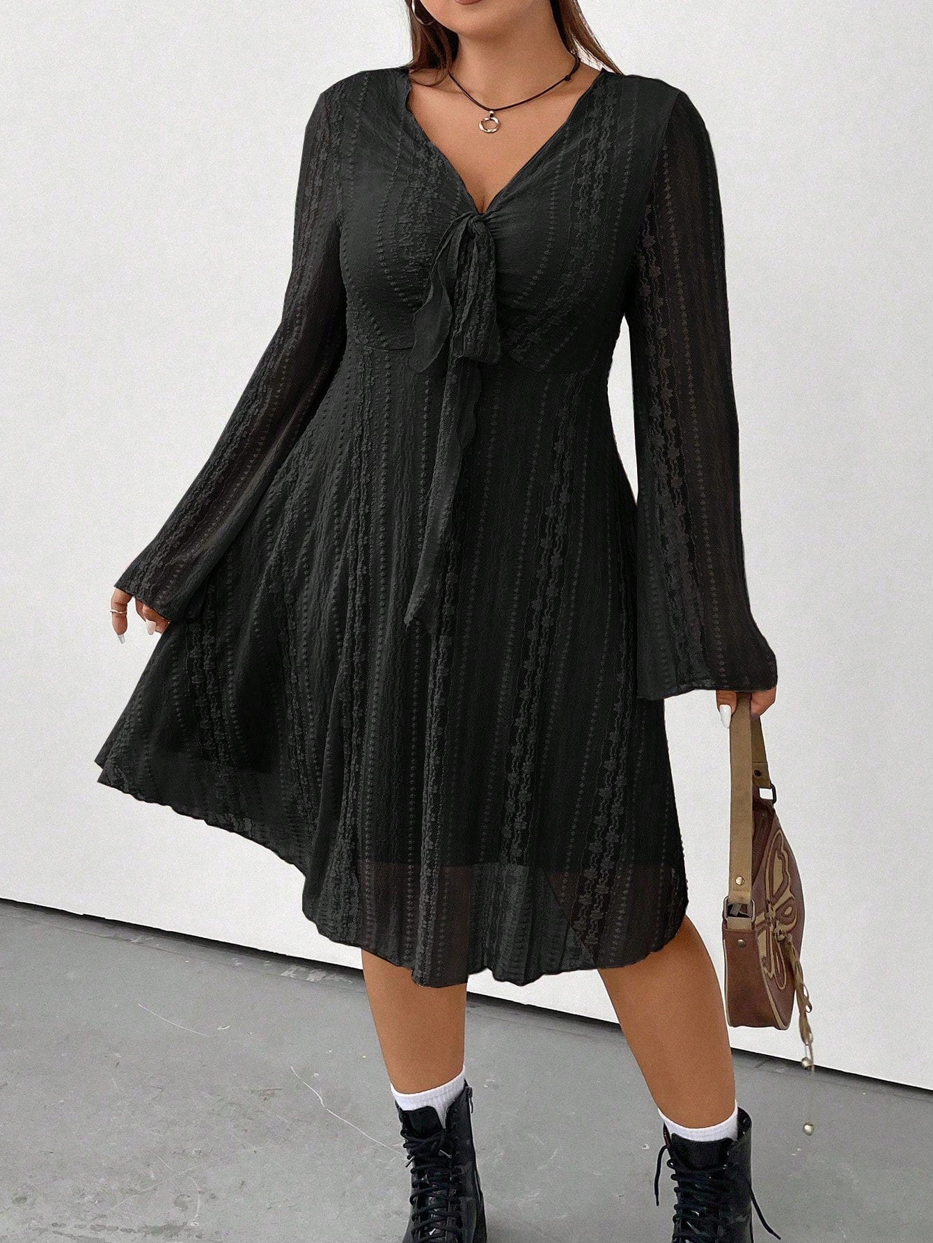 Vestido Retrô Com Nó Manga Flare