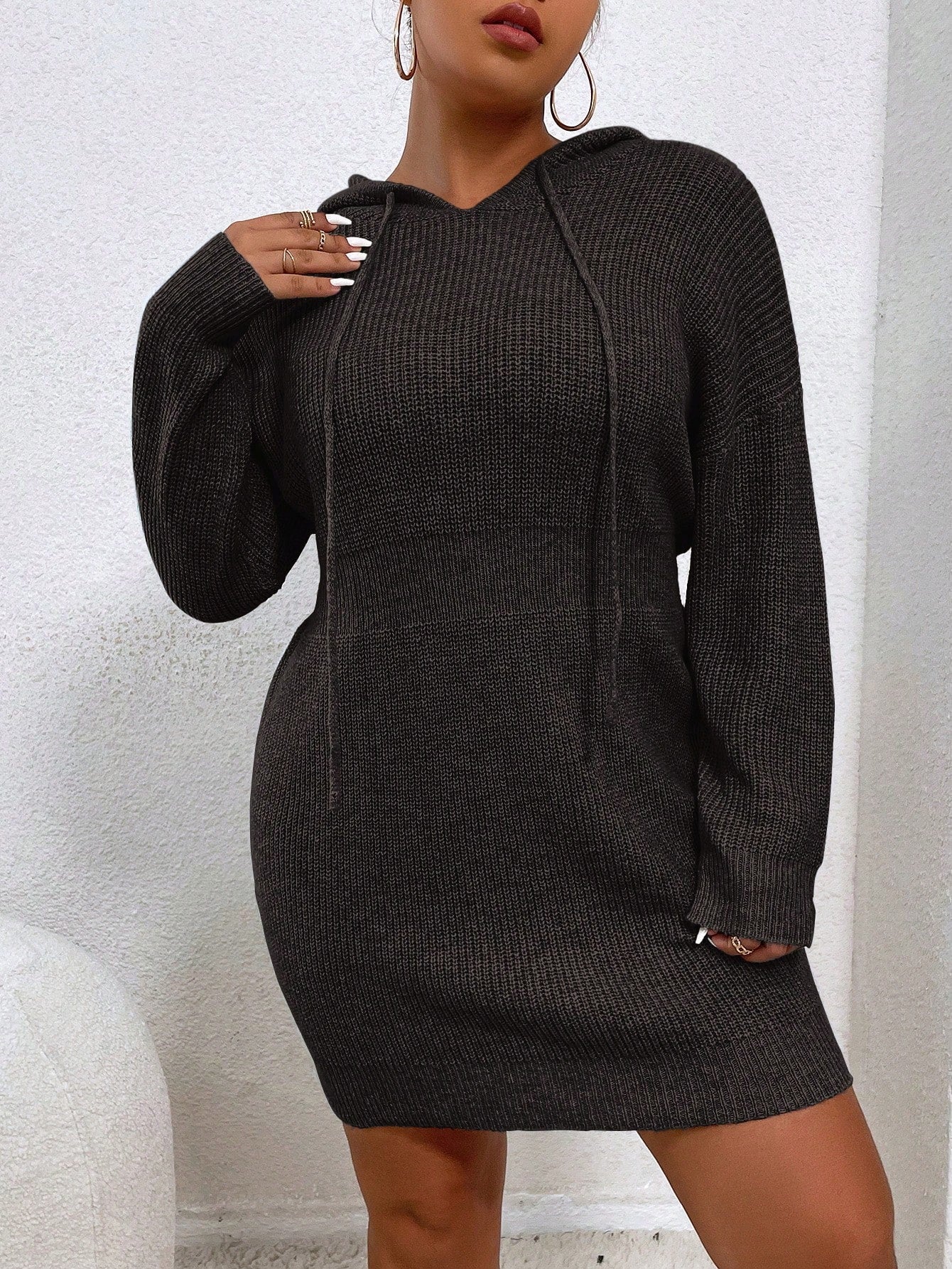 Vestido com Cordão e Capuz