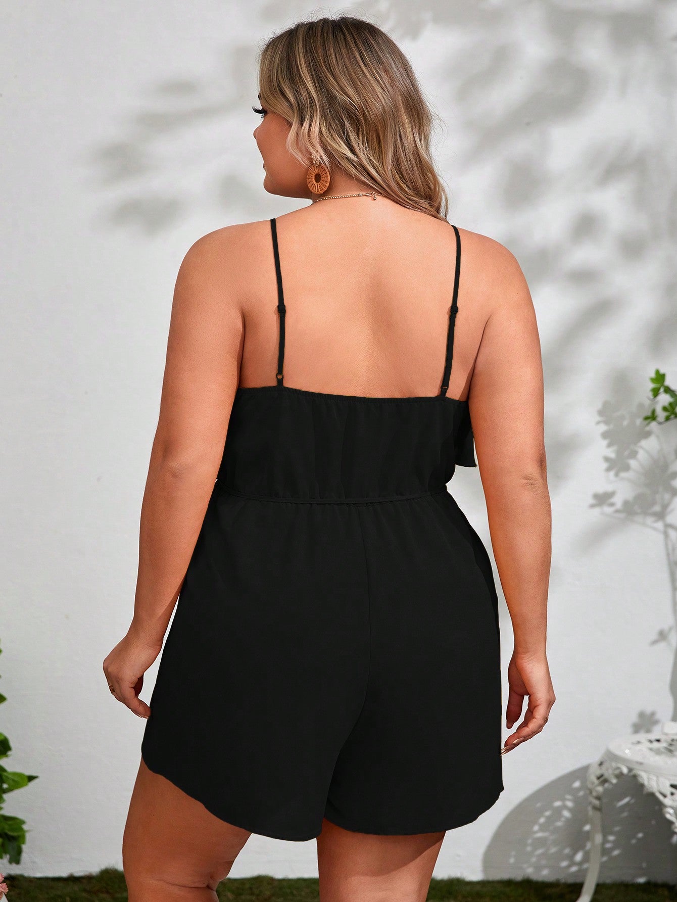 Macacão Decote V Clássico Plus Size