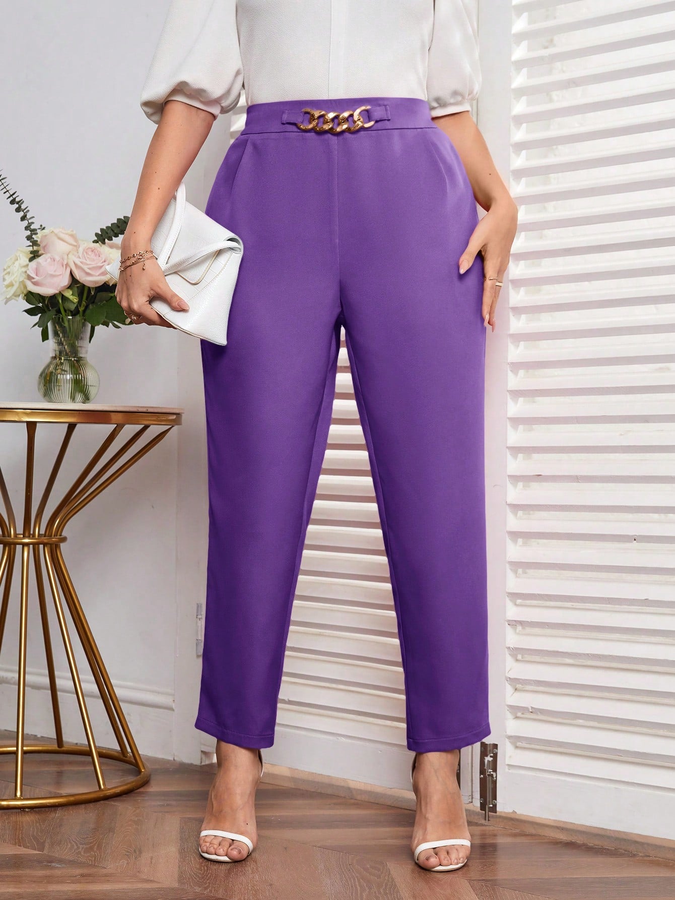 Calça Minimalista Adornada
