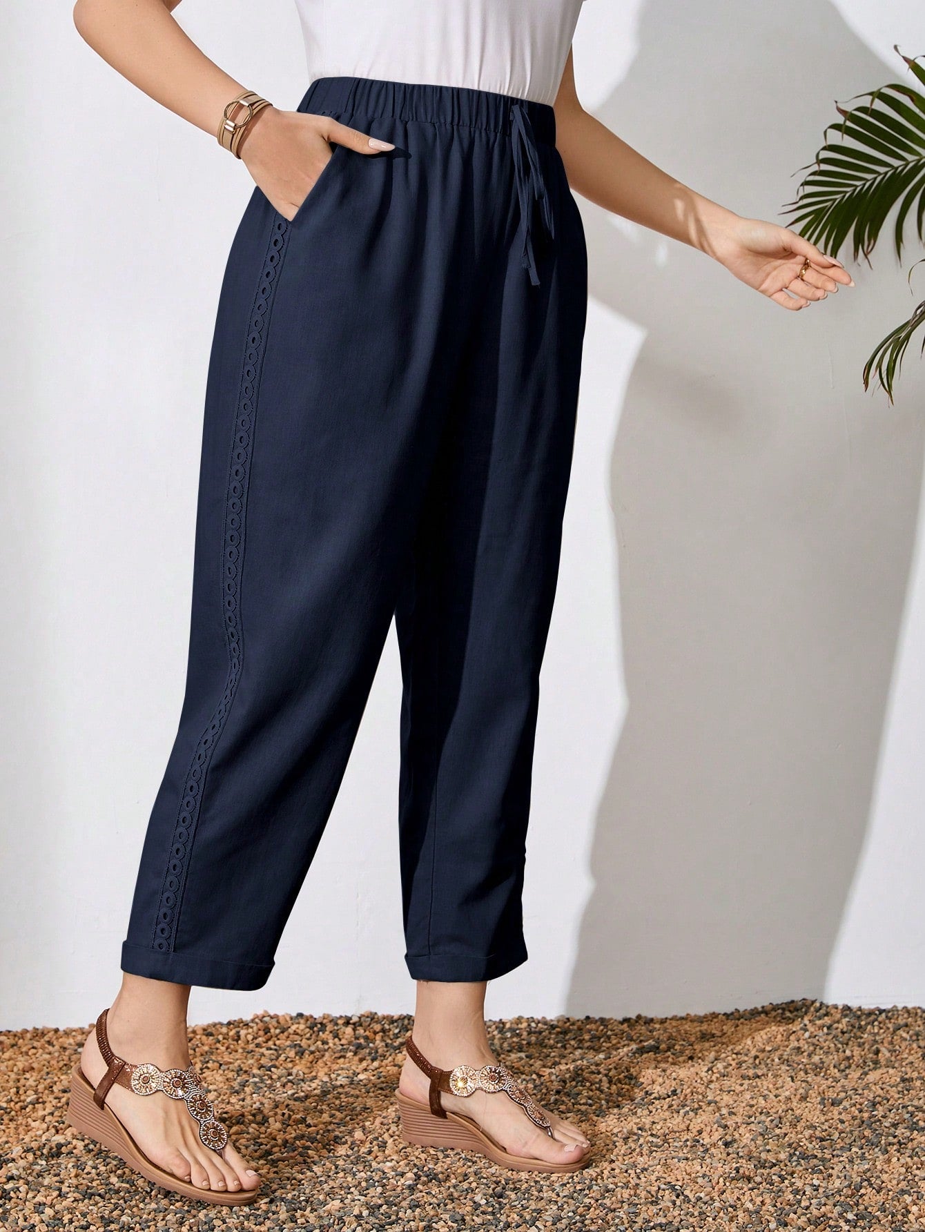 Calça De Linho Splicing Com Bordado de Ilhó