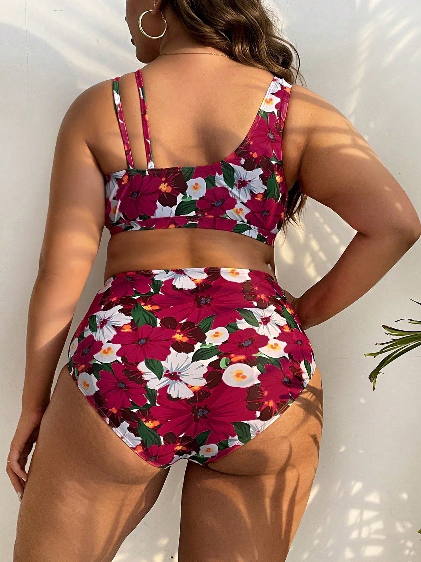 Biquíni Floral Duas Alças Finas e Busto Cruzado