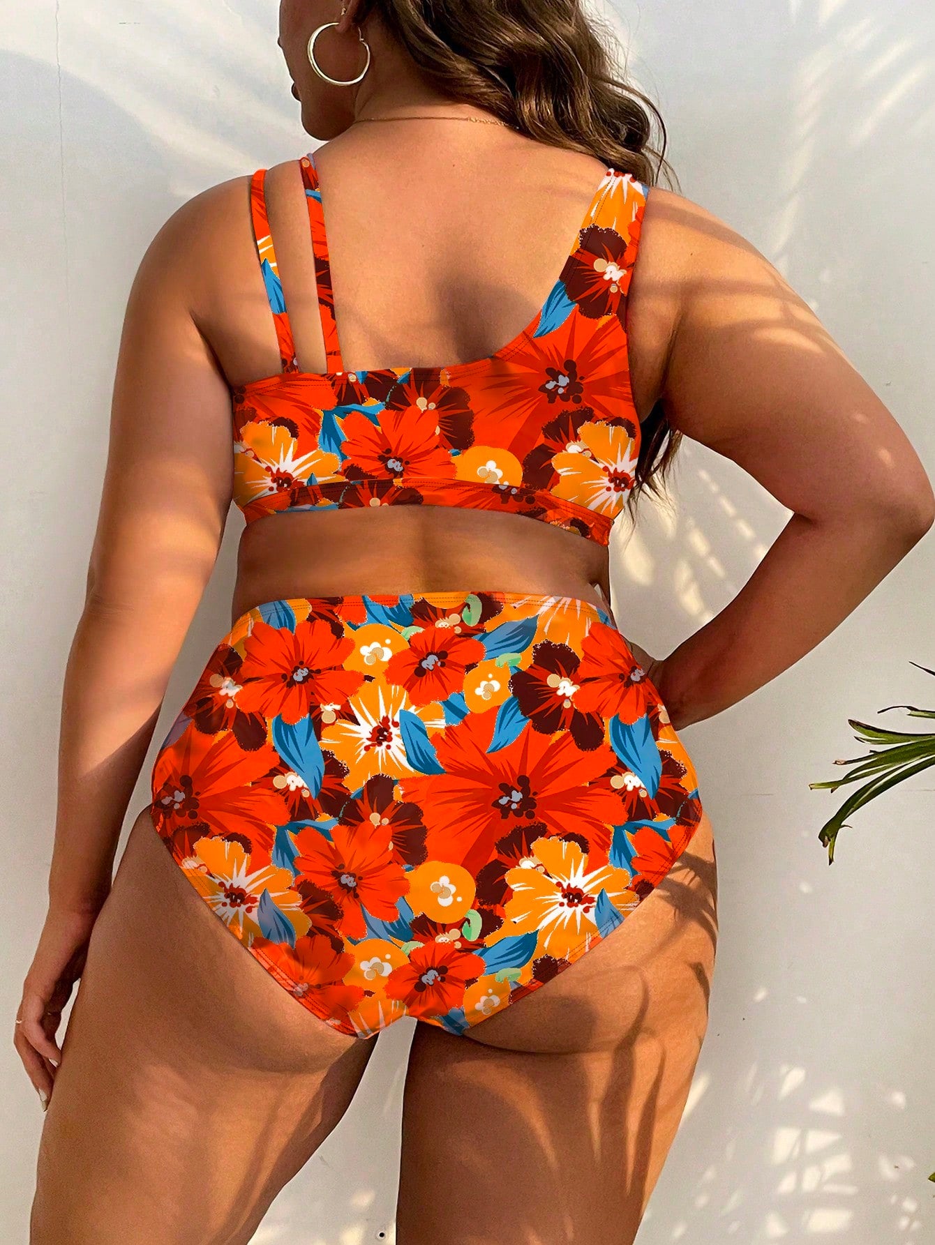 Biquíni Floral Duas Alças Finas e Busto Cruzado