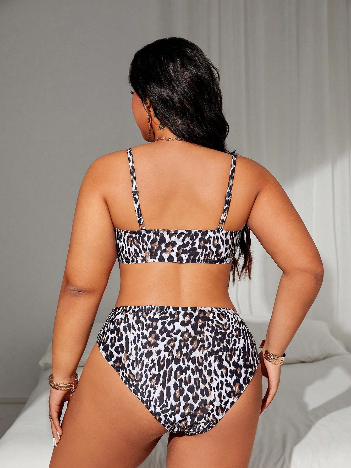 Biquíni Estampa de Onça Pintada Com Decote V Profundo