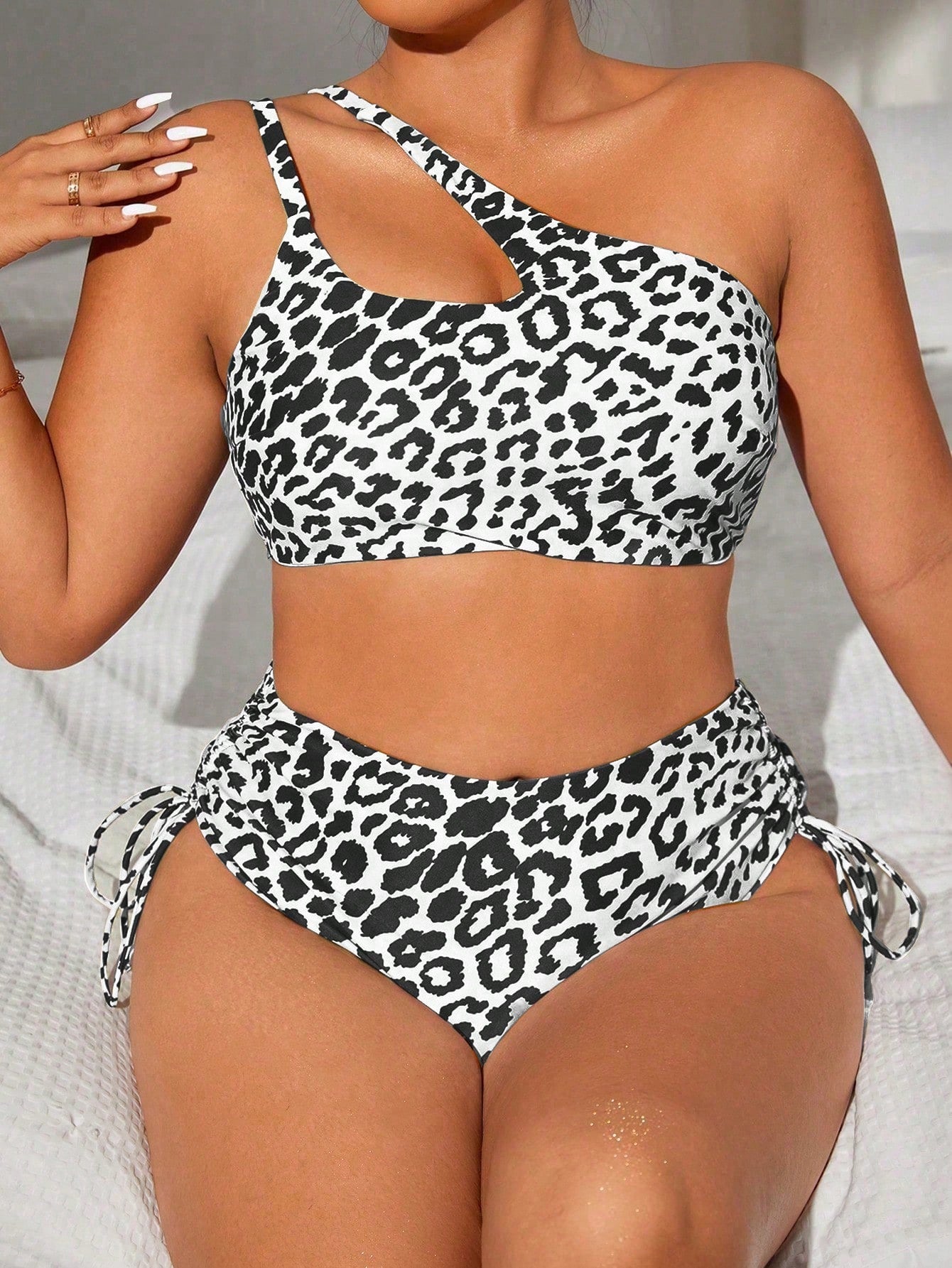 Biquíni Ombro Único de Duas Alças