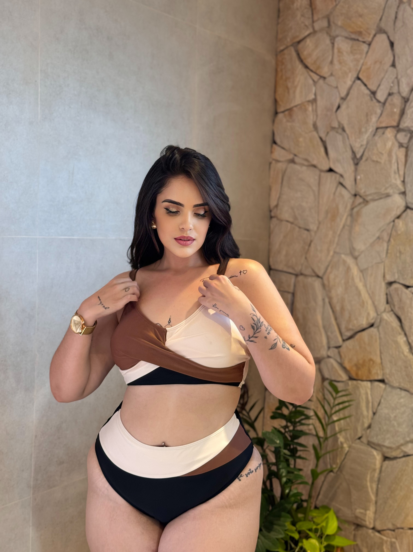 Biquíni Maya Busto Cruzado com HotPant