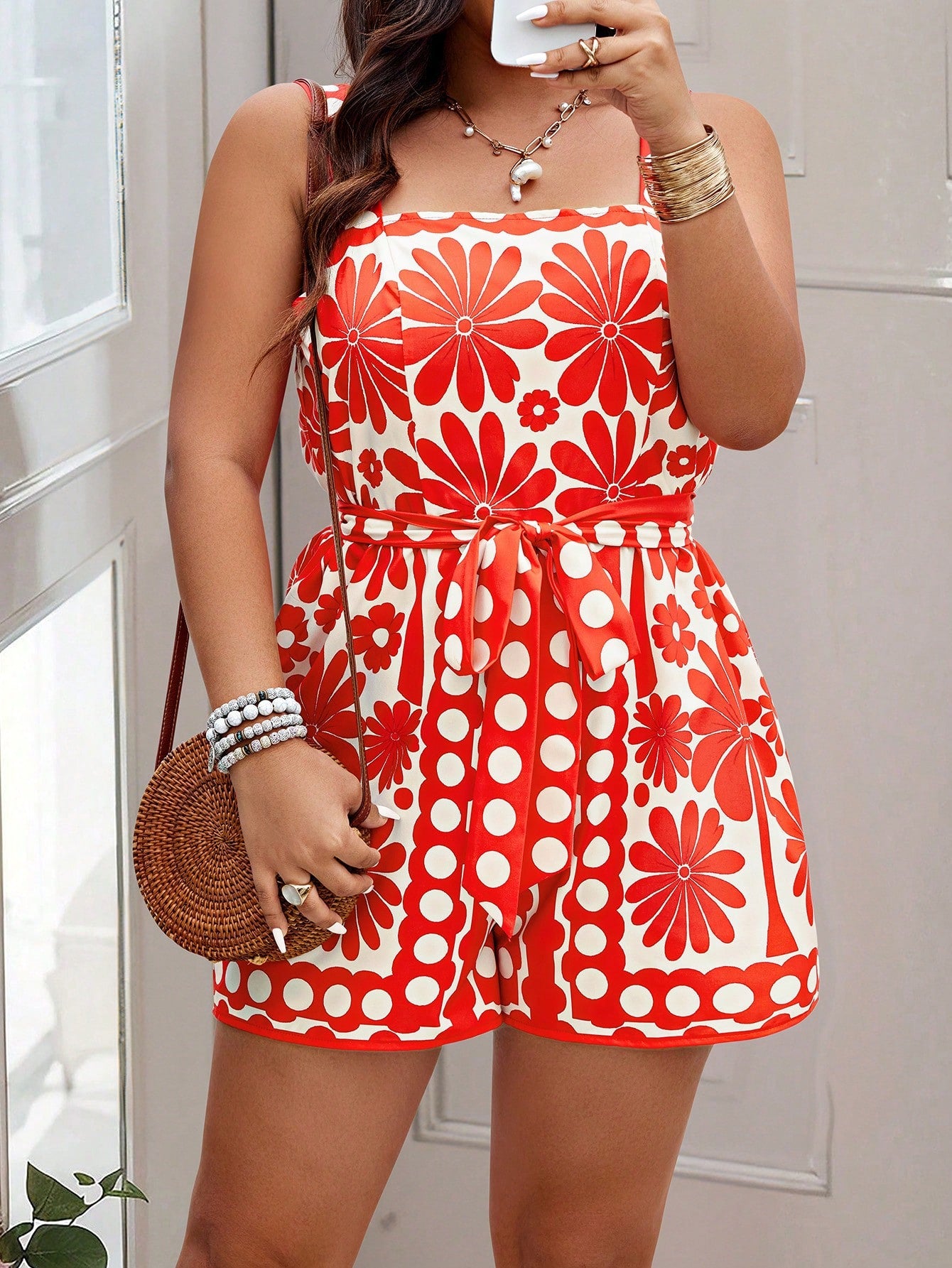 Macaquinho Floral Acinturado de Alças Grossas