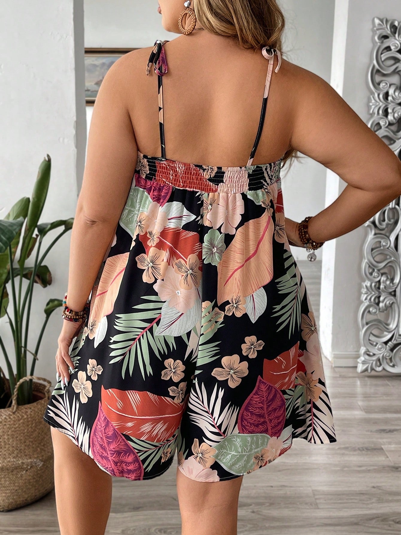 Macaquinho Floral Soltinho com Alças Reguláveis