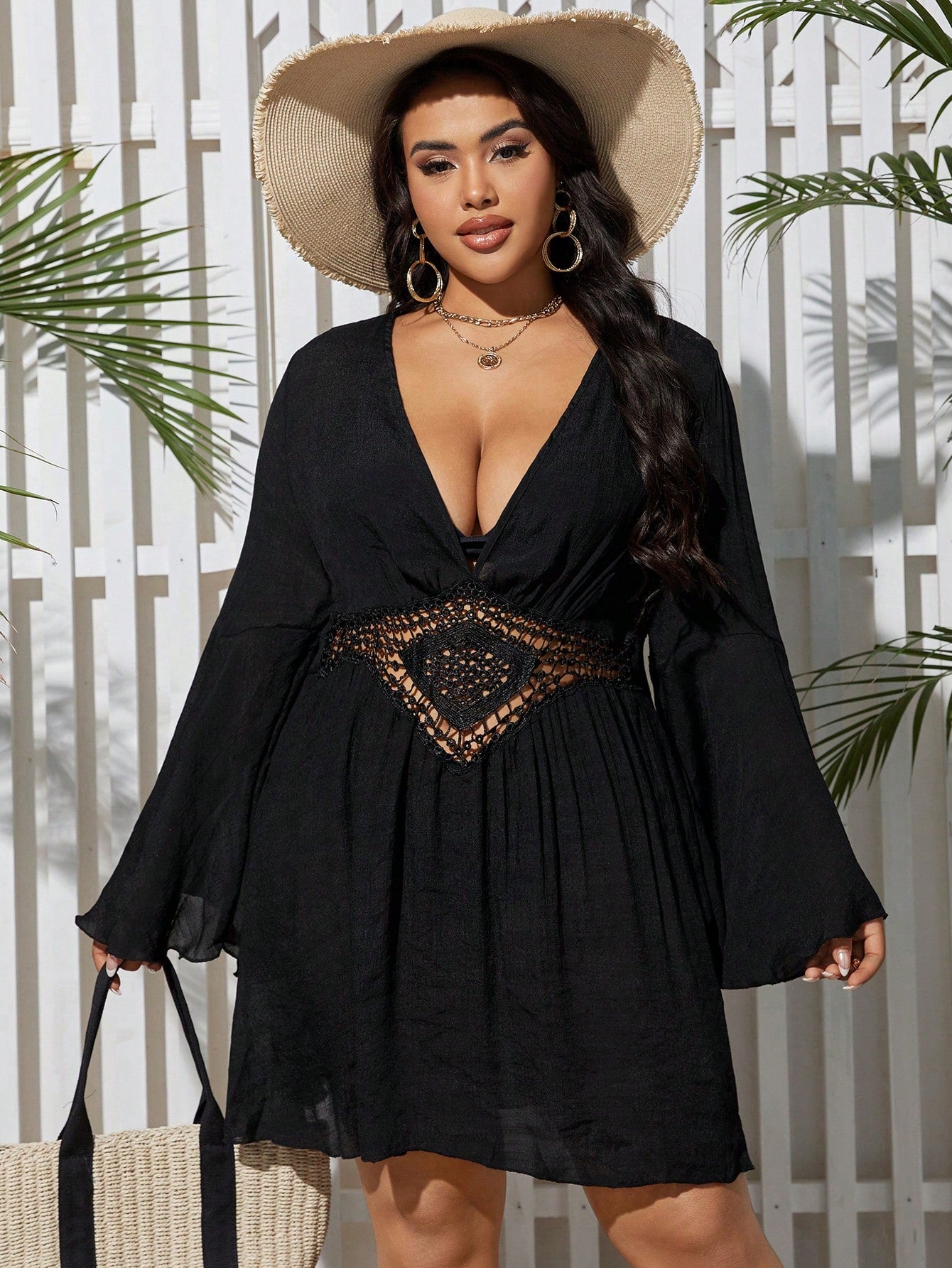 Saída de Praia Decote V Profundo e Manga Ampla