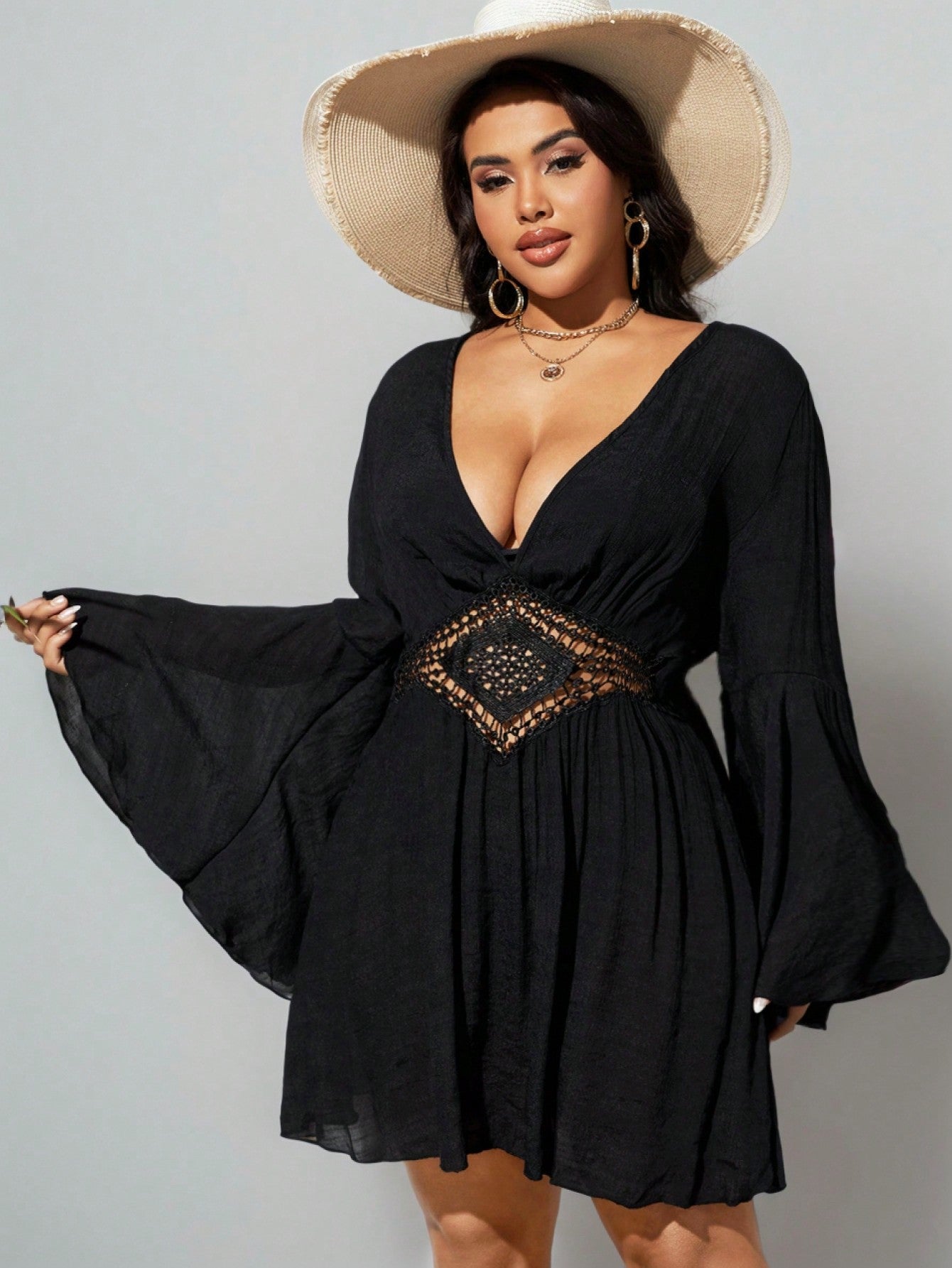 Saída de Praia Decote V Profundo e Manga Ampla