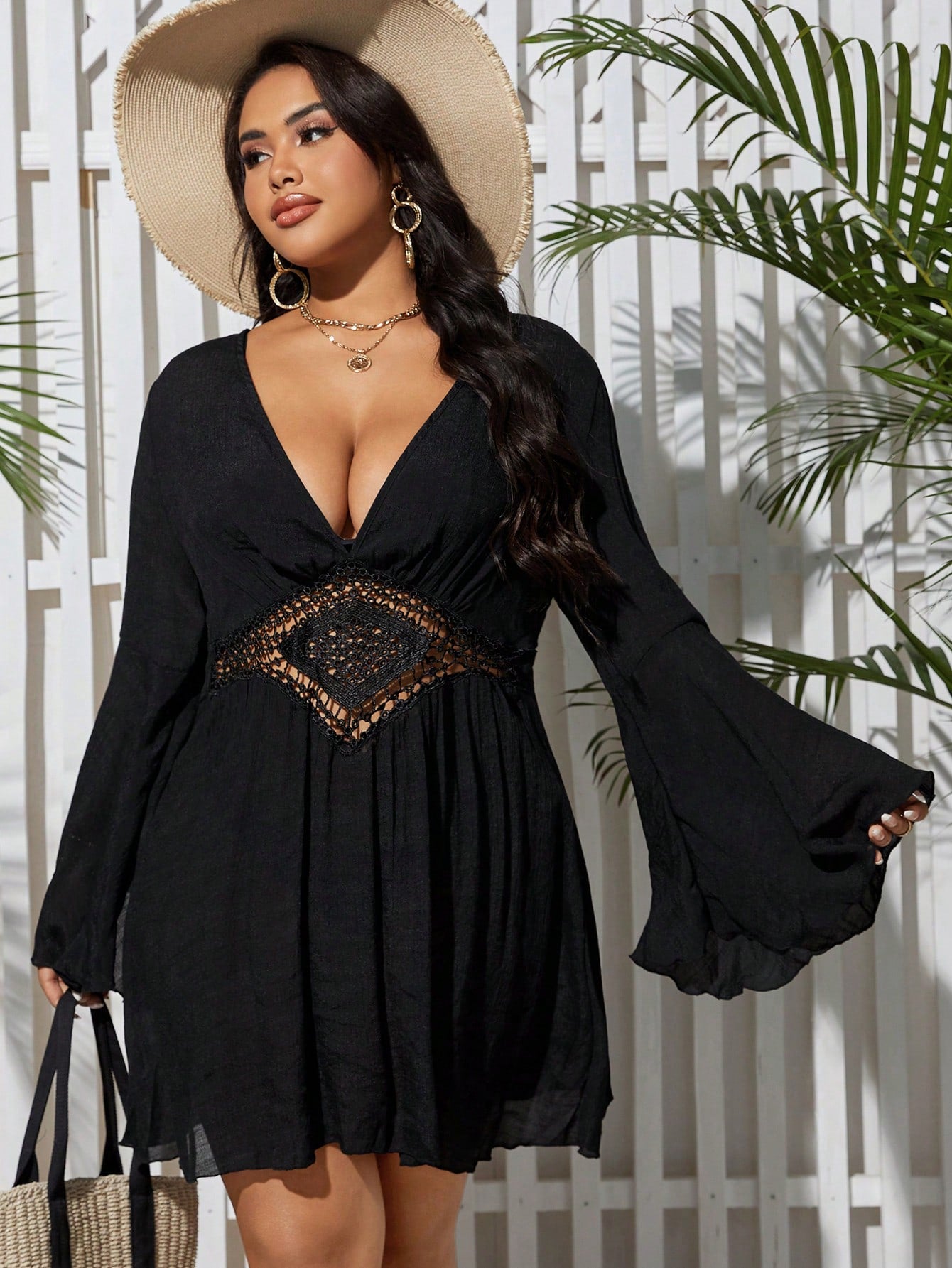 Saída de Praia Decote V Profundo e Manga Ampla