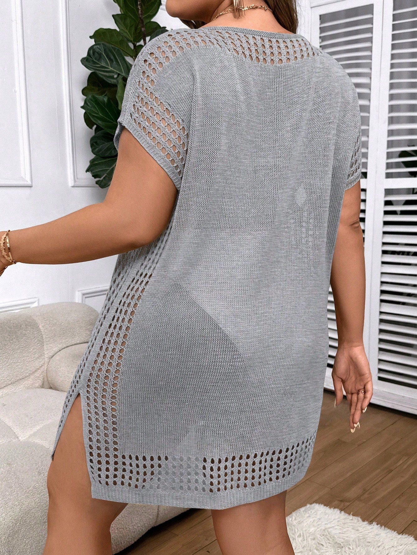 Saída de Praia Soltinha Com Detalhes Vazados