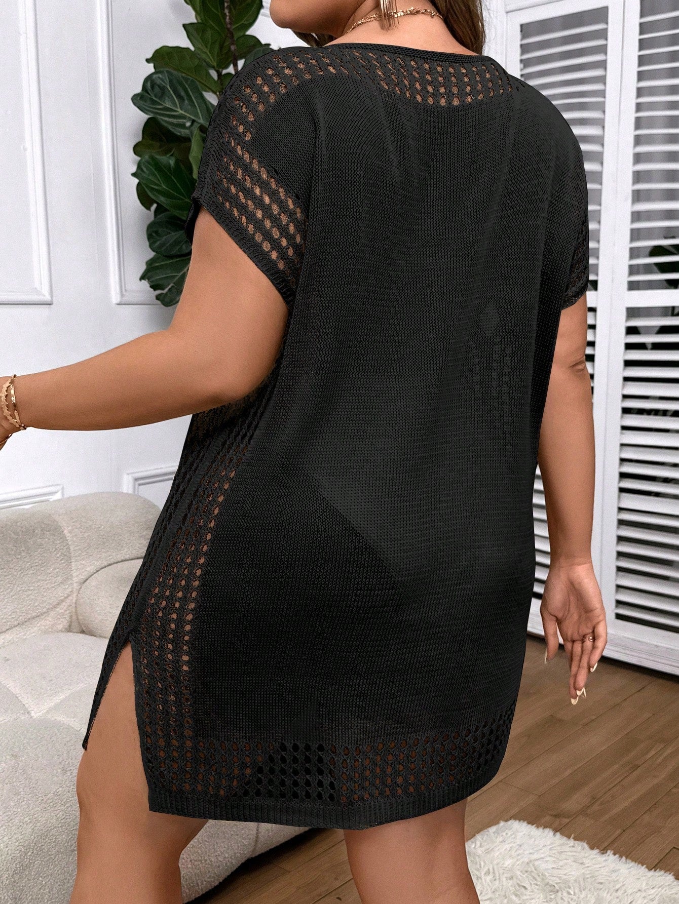 Saída de Praia Soltinha Com Detalhes Vazados