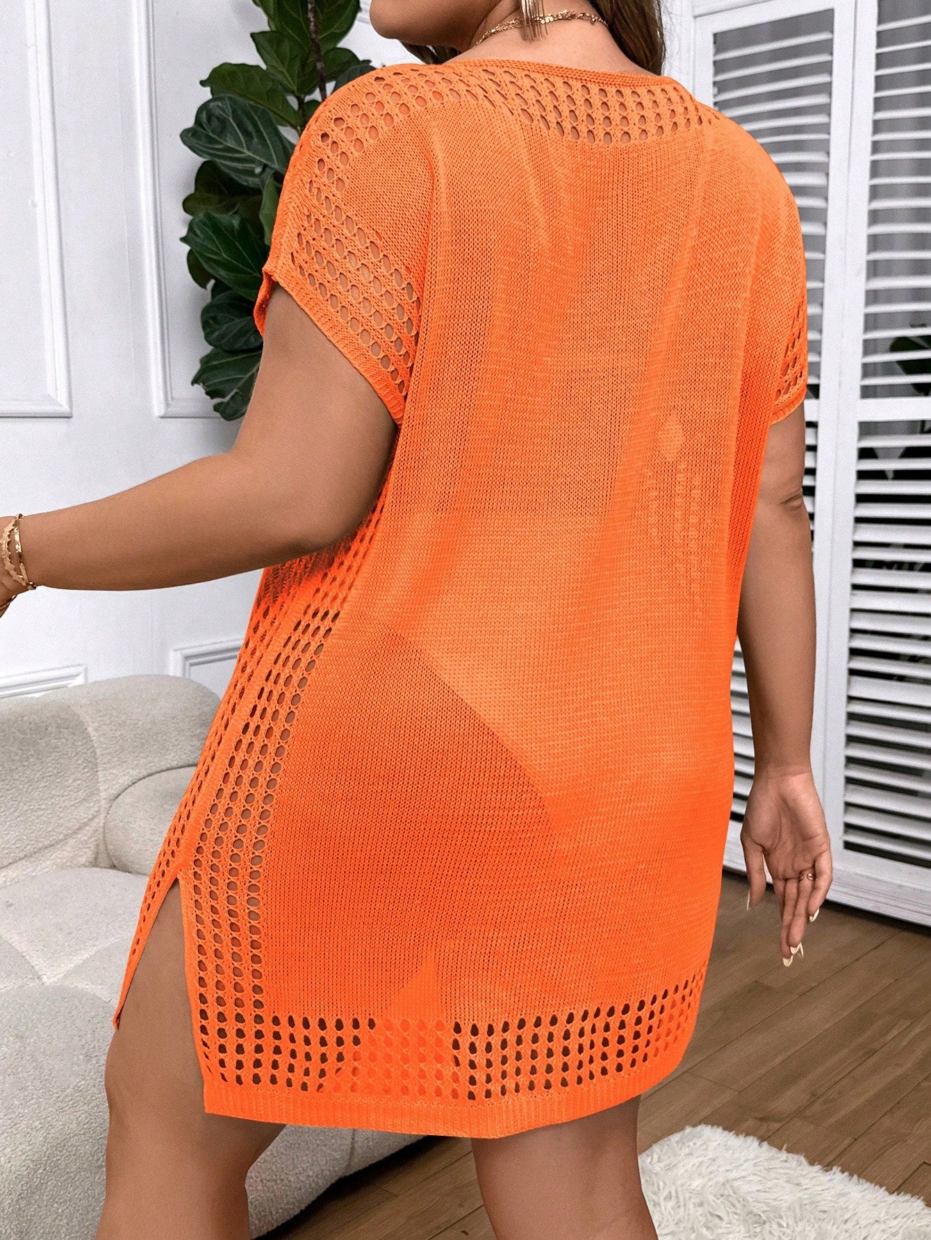 Saída de Praia Soltinha Com Detalhes Vazados