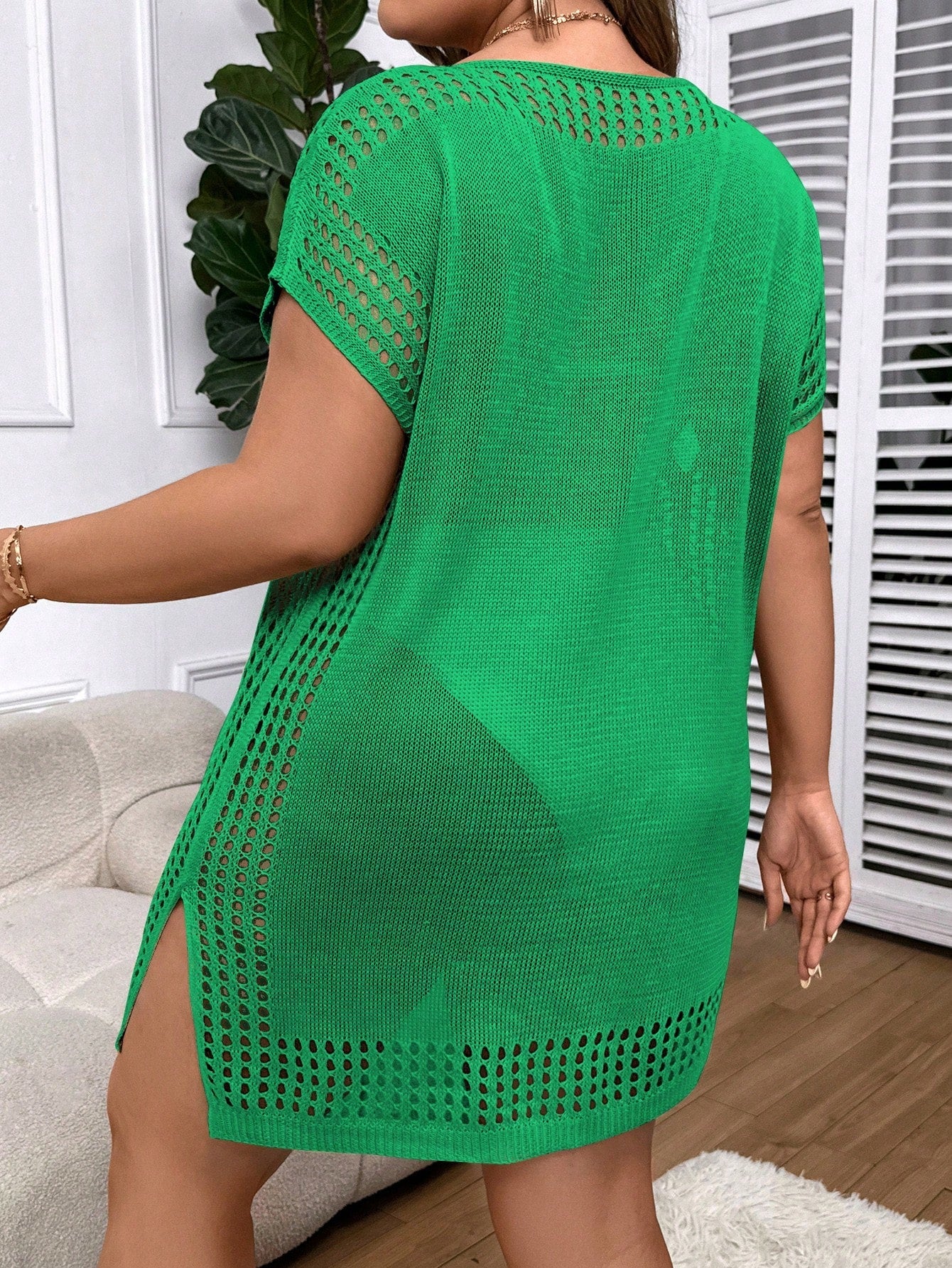 Saída de Praia Soltinha Com Detalhes Vazados