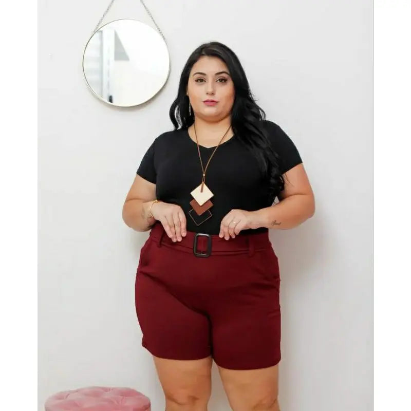 Short Plus Size Com Cinto e Bolsos