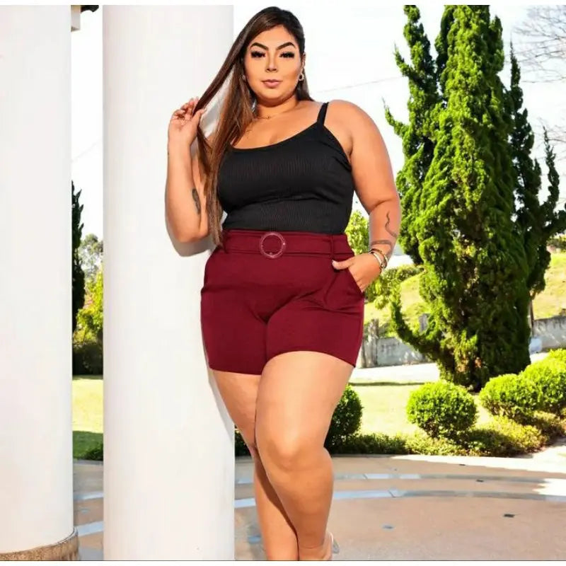 Short Plus Size Com Cinto e Bolsos