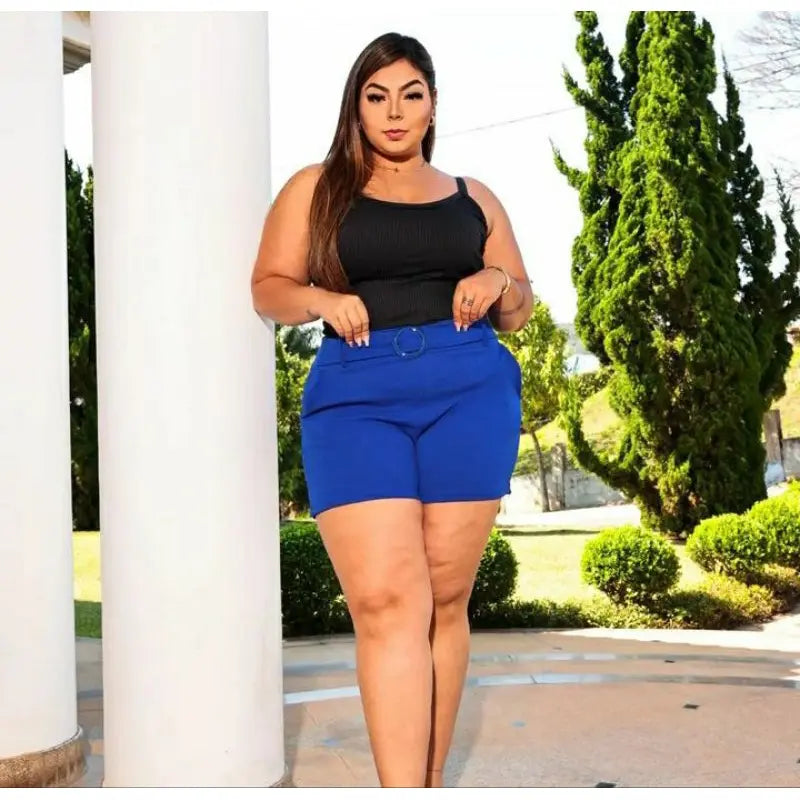 Short Plus Size Com Cinto e Bolsos