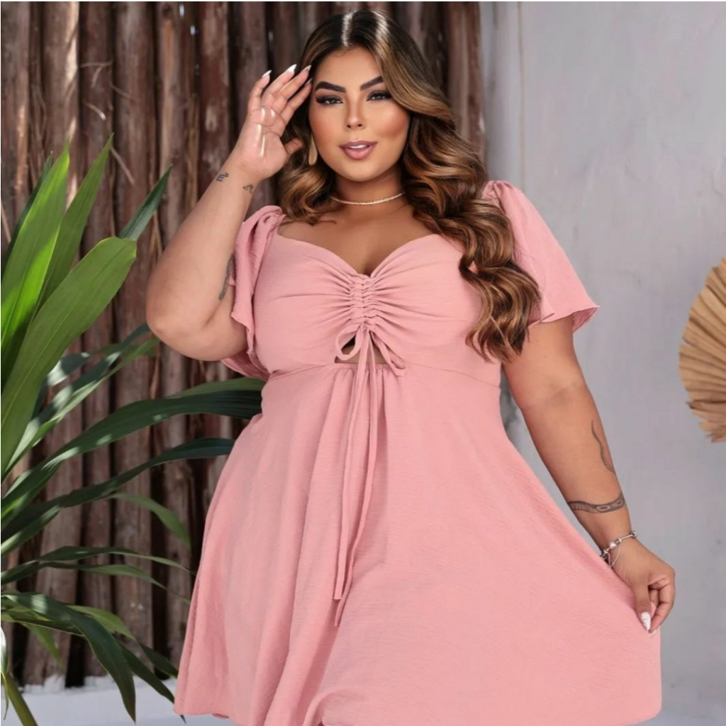 Vestido Plus Size Decote Coração com Manga