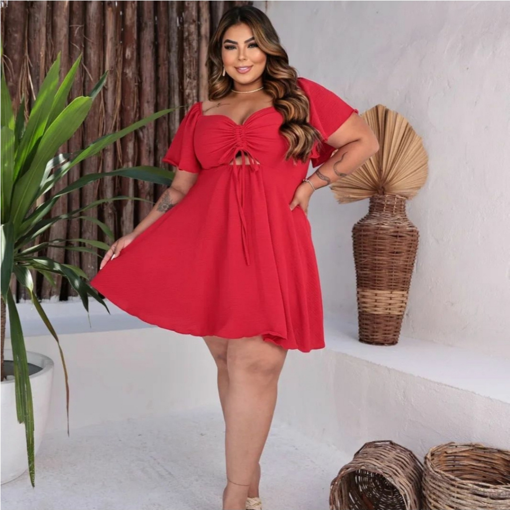Vestido Plus Size Decote Coração com Manga