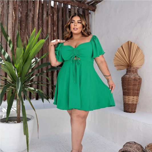 Vestido Plus Size Decote Coração com Manga