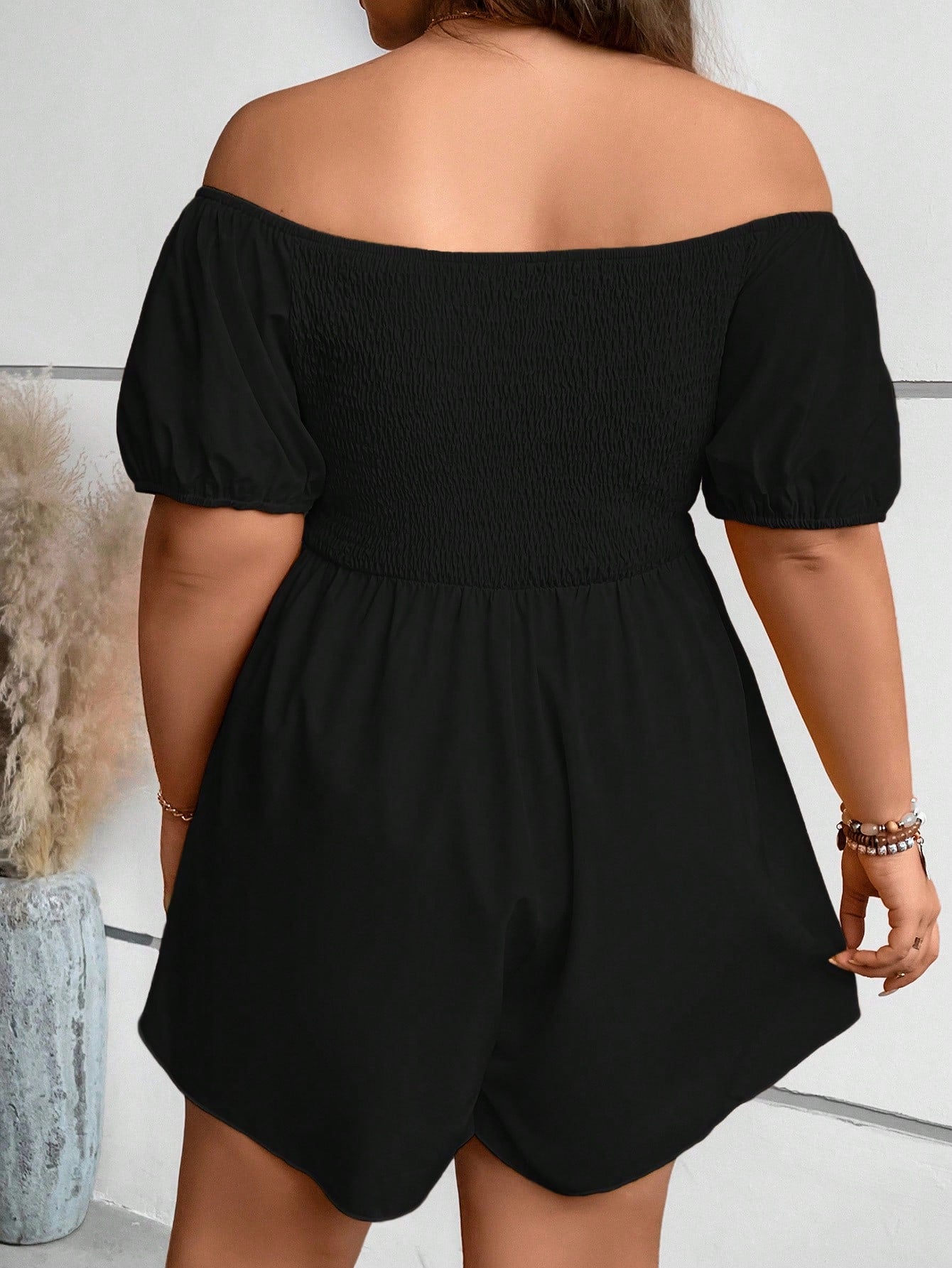 Macacão Recortes Plus Size